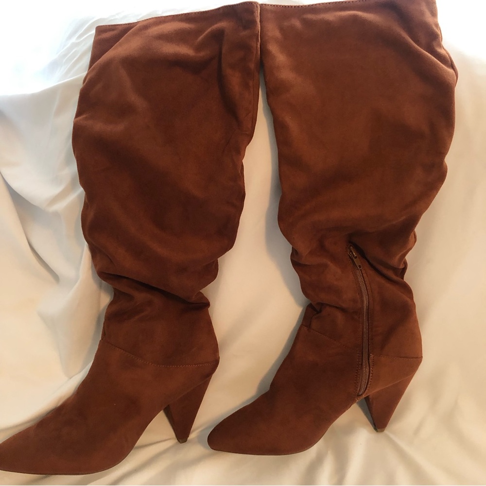Suede Ruched boots ๐ข - Picture 2 of 6